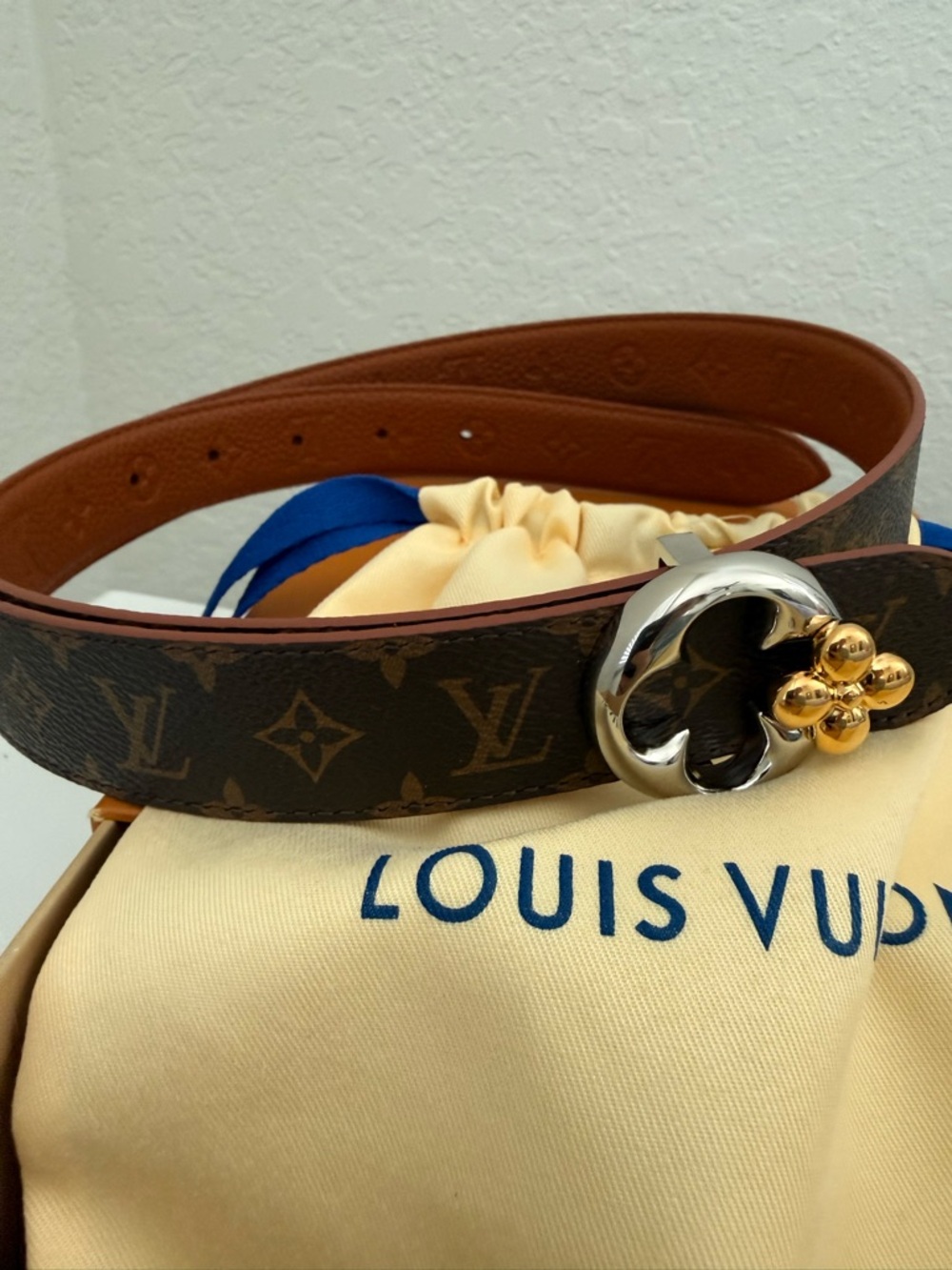 Louis Vuitton Monogram reversible Canvas Belt with Two-Tone Flower Buckle 90/36 - Picture 2 of 10